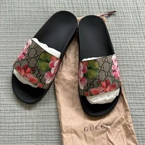 Gucci GG floral slides, authentic and in excellent shape, size 8